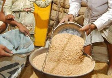 सरकारच गरीबांना आळ्या आणि जाळ्या खायला देते, मुंढे साहेब याकडे  लक्ष द्या