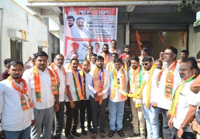 मुस्लिम बांधव विवेक कोल्हे यांच्या सोबत – सलीमभाई पठाण मुस्लिम बांधव विवेक कोल्हे यांच्या सोबत – सलीमभाई पठाण