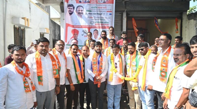 मुस्लिम बांधव विवेक कोल्हे यांच्या सोबत – सलीमभाई पठाण मुस्लिम बांधव विवेक कोल्हे यांच्या सोबत – सलीमभाई पठाण