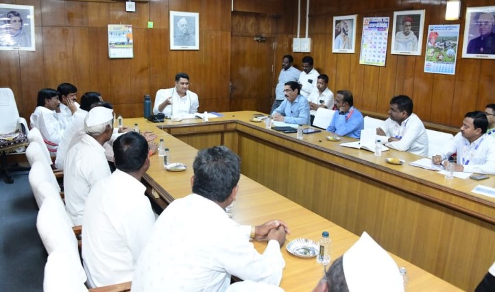 शेत-पाणंद रस्ते योजनेतून जास्त लोकवस्तीच्या रस्त्यांना प्राधान्य द्या – आमदार  काळे