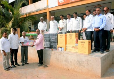 माजी विद्यार्थ्यांच्या हस्ते शाळेला नवे बळ