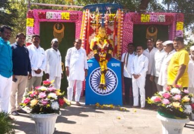 १३५ व्या जयंतीनिमित्त डॉ.बाबासाहेबांना माजी आमदार काळे यांनी केले अभिवादन १३५ व्या जयंतीनिमित्त डॉ.बाबासाहेबांना माजी आमदार काळे यांनी केले अभिवादन