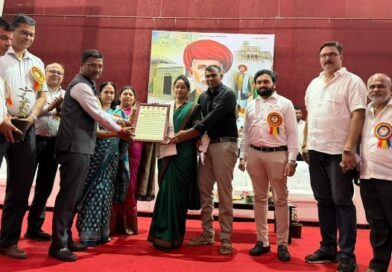 जातपंचायत विरोधात लढणाऱ्या मनिषा अहिरे फुले पुरस्काराने सन्मानित जातपंचायत विरोधात लढणाऱ्या मनिषा अहिरे फुले पुरस्काराने सन्मानित