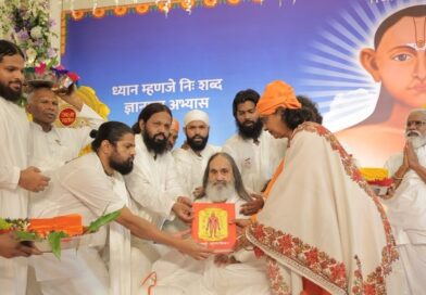 गुरू पौर्णिमा उत्सवात देश-विदेशातील दिड लाखाहून अधिक भाविकांनी घेतले ओम गुरूदेव माऊलींचे दर्शन गुरू पौर्णिमा उत्सवात देश-विदेशातील दिड लाखाहून अधिक भाविकांनी घेतले ओम गुरूदेव माऊलींचे दर्शन